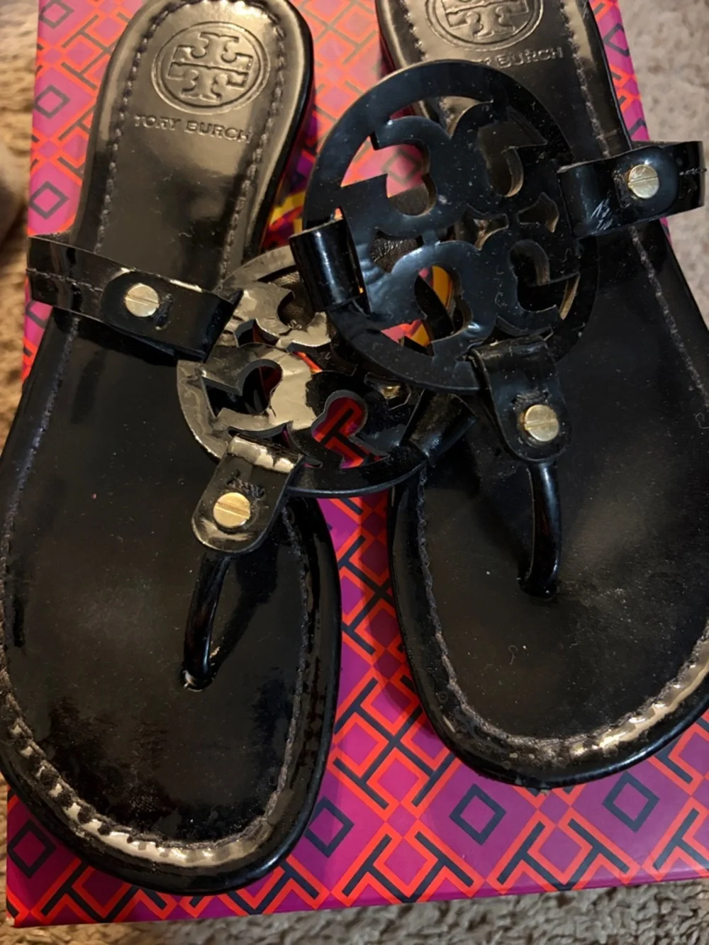 Tory Burch Black Patent Logo Thong Sandals - Picture 4 of 4